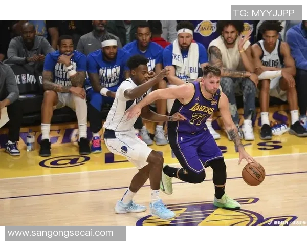 勇士与小牛激战11月18日NBA赛场精彩对决全解析